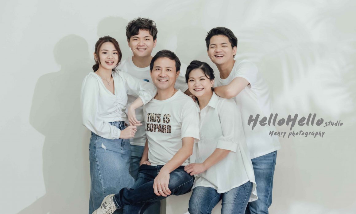 全家福, 父親節, 母親節, 自助婚紗, 婚紗照, 藝術照, HelloHello 打招呼影像工作室, 台北婚攝, 台北新秘, 婚攝推薦, 新秘推薦, 台北婚紗, 婚紗禮服,禮服單租,婚紗,輕婚紗,白紗,大尺碼婚紗,手工婚紗,婚紗租借,租婚紗,婚紗款式,晚禮服,台北婚紗攝影,自助婚紗,手工婚紗,婚紗出租,禮服出租